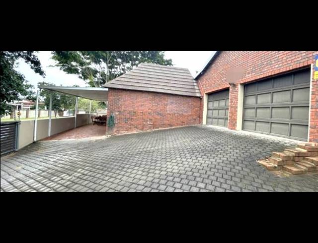 4 BEDROOM HOUSE FOR SALE IN MEER EN SEE